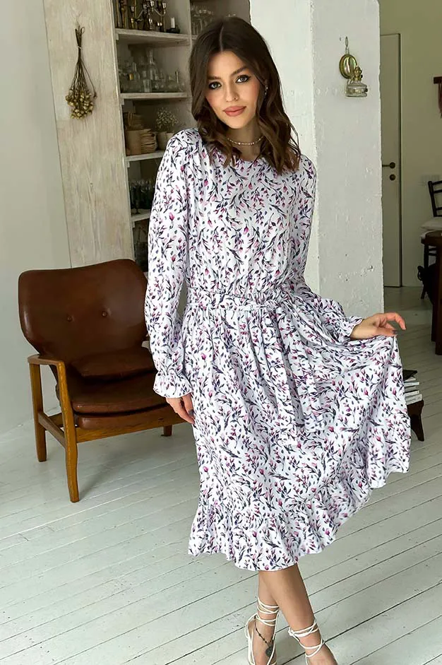 Повсякденні сукні на кожен день JK-Fashion — біла сукня в квітковий принт з рюшами внизу